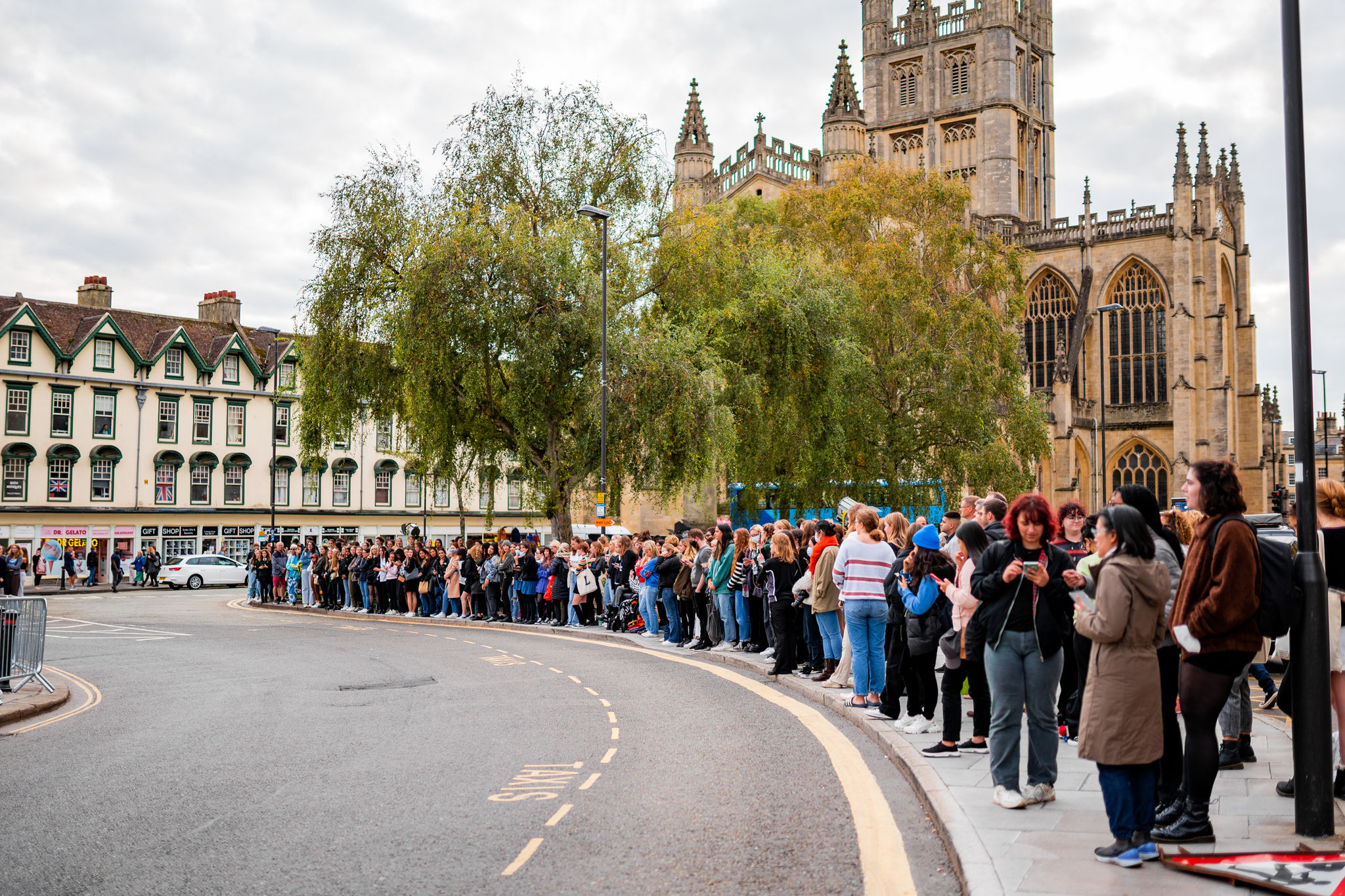 Crowd on Orange Grove - Photo by Jamie Bellinger